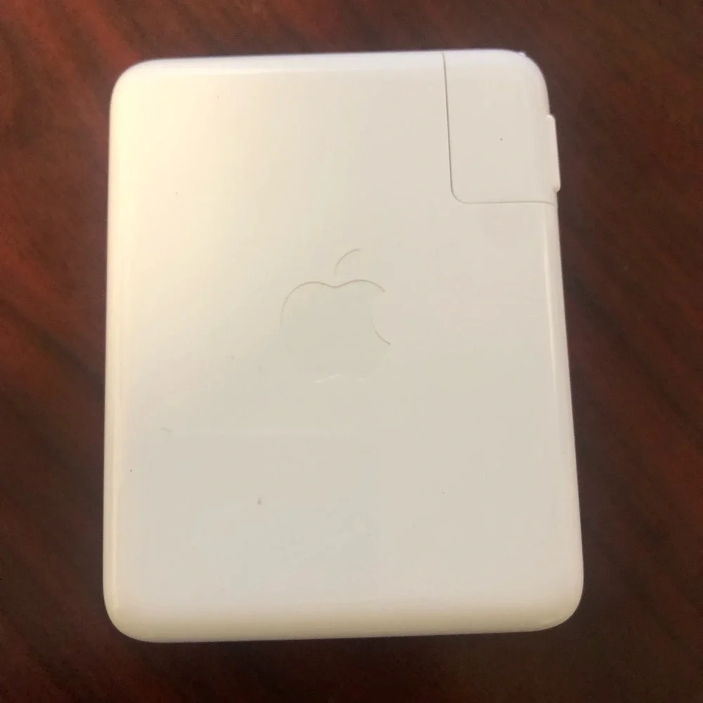 Apple 140W USB -C Power Adapter